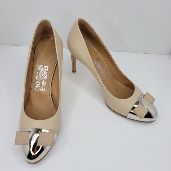 Salvatore Ferragamo Shoes - Salvatore Ferragamo Pump With Bow Size 7.5 C